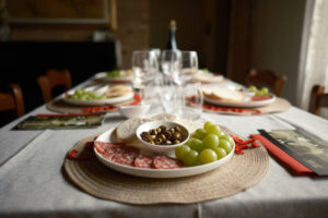 cibo famiglia tradizione parmigiano reggiano formaggio condivisione artigianale visite guidate